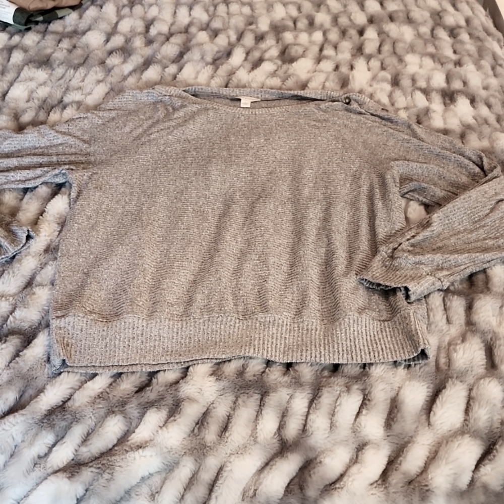 Pullover Sweater with snaps
